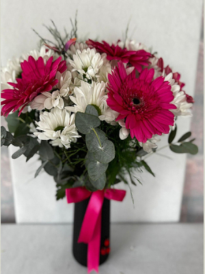 Vazoda Gerbera ve Papatya